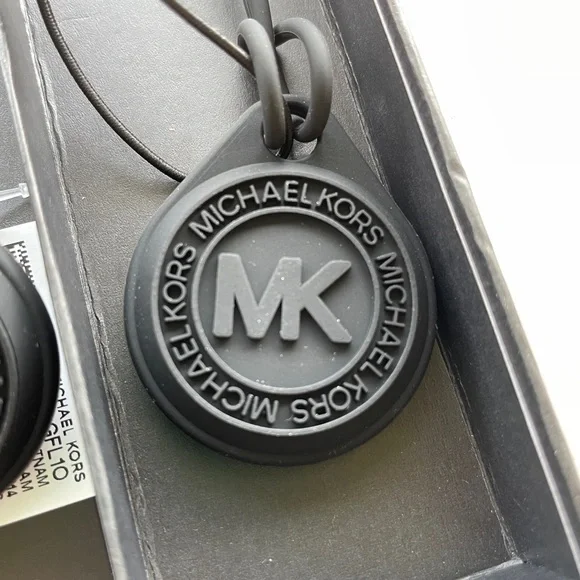 Michael Kors Black air Tag holders (2) - Picture 2 of 5